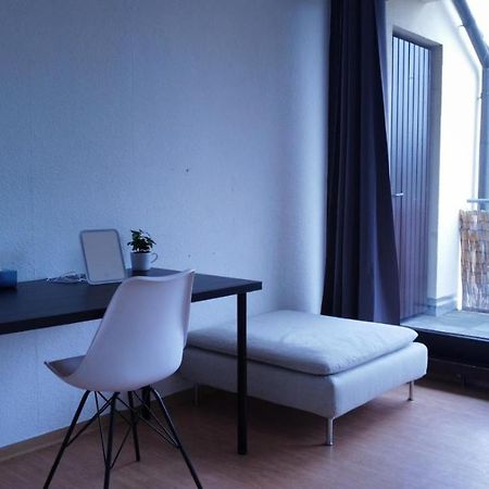 Budget Suite Mit Balkon - Privatzimmer In Wohnung - Netflix & Minibar Inklusive Koblenz  Exterior photo